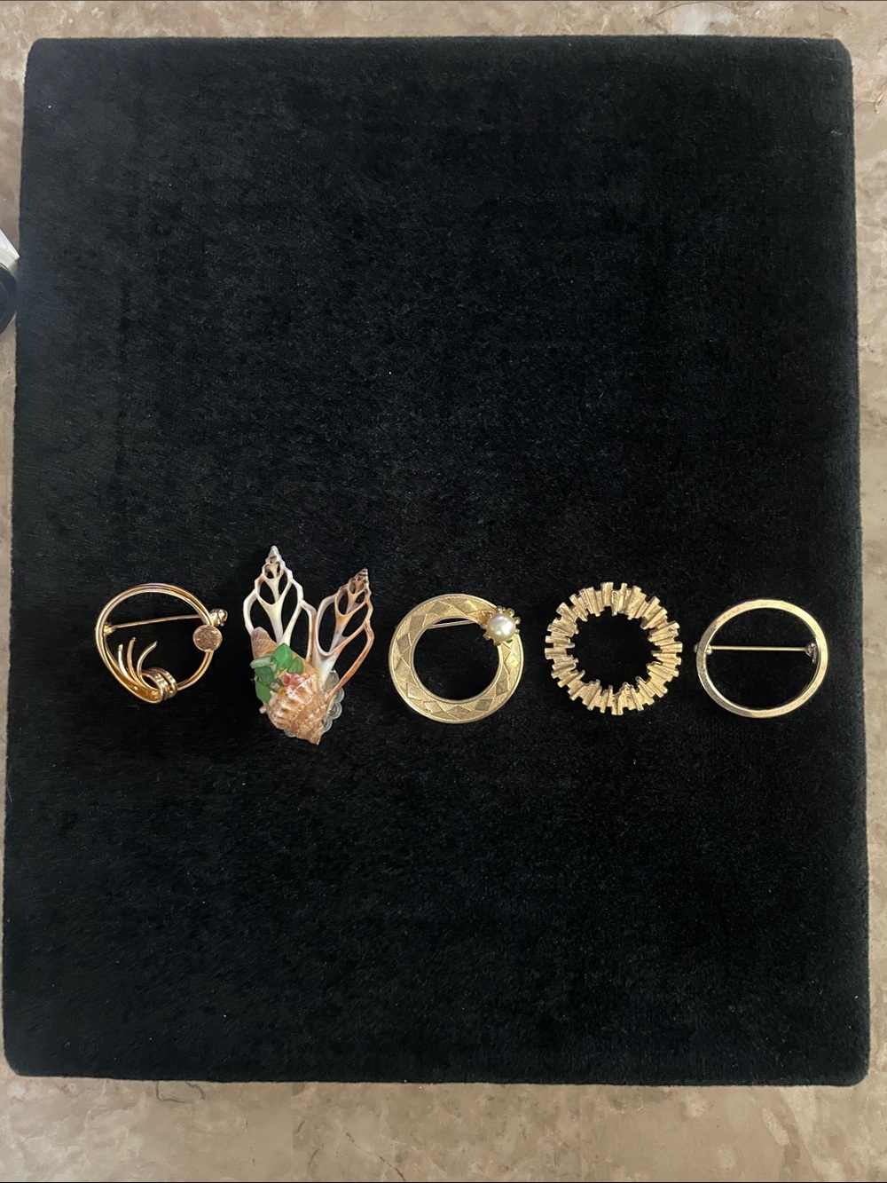 Vintage 5 pins / brooches!